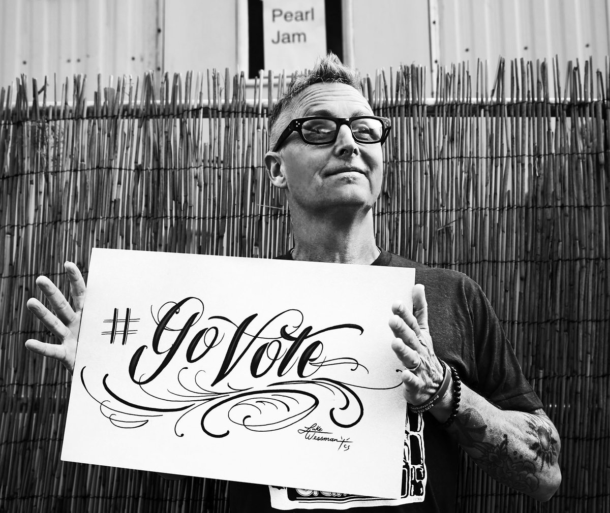 PearlJam's tweet photo. It's that simple. #GoVote #ElectionDay2016 #PearlJam https://t.co/G5wmlN53Hl