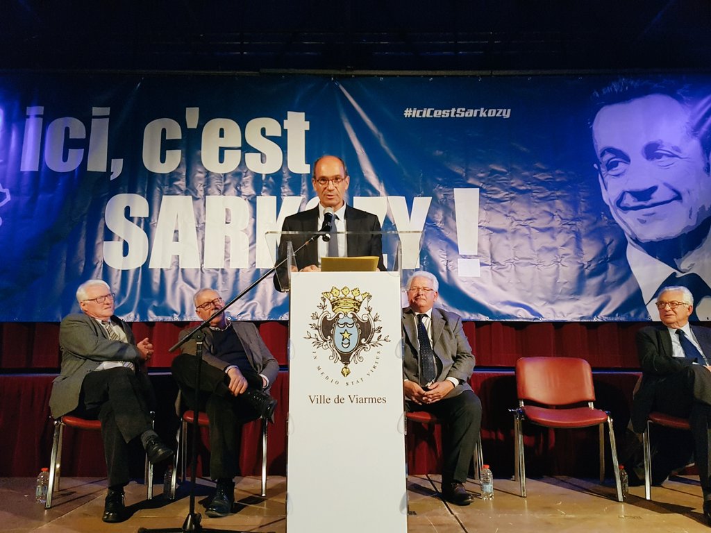 AvecSarkozy95's tweet photo. 1 grand MERCI à @ericwoerth pour sa venue à VIARMES ce soir pour échanger sur le programme économique de @NicolasSarkozy 
#ToutPourLaFrance https://t.co/Dkgrrm2XI9
