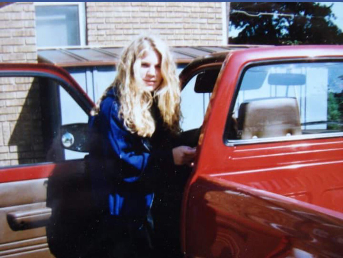 whensley15's tweet photo. My mom when she was 17 :) https://t.co/XqMFJIIE8k
