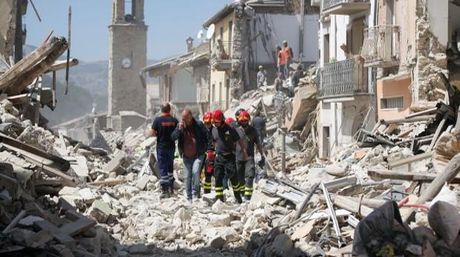ElNacionalWeb's tweet photo. Italia es sacudida por nuevo terremoto https://t.co/vm13YWzn0d  https://t.co/d5mDYfg0kQ