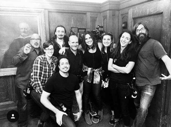 #SquadroomGoals #CameraGoals #WhosTheDirector #MariskaHargitay 🎥🎬