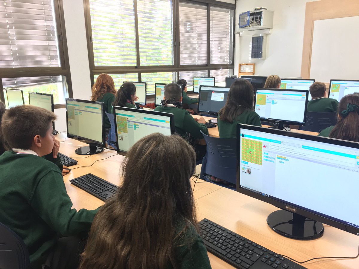 JesuitinaSa's tweet image. Un año más, nuestros alumn@s participan en la Semana Europea del Código. #codeweek2016 @cfiesalamanca