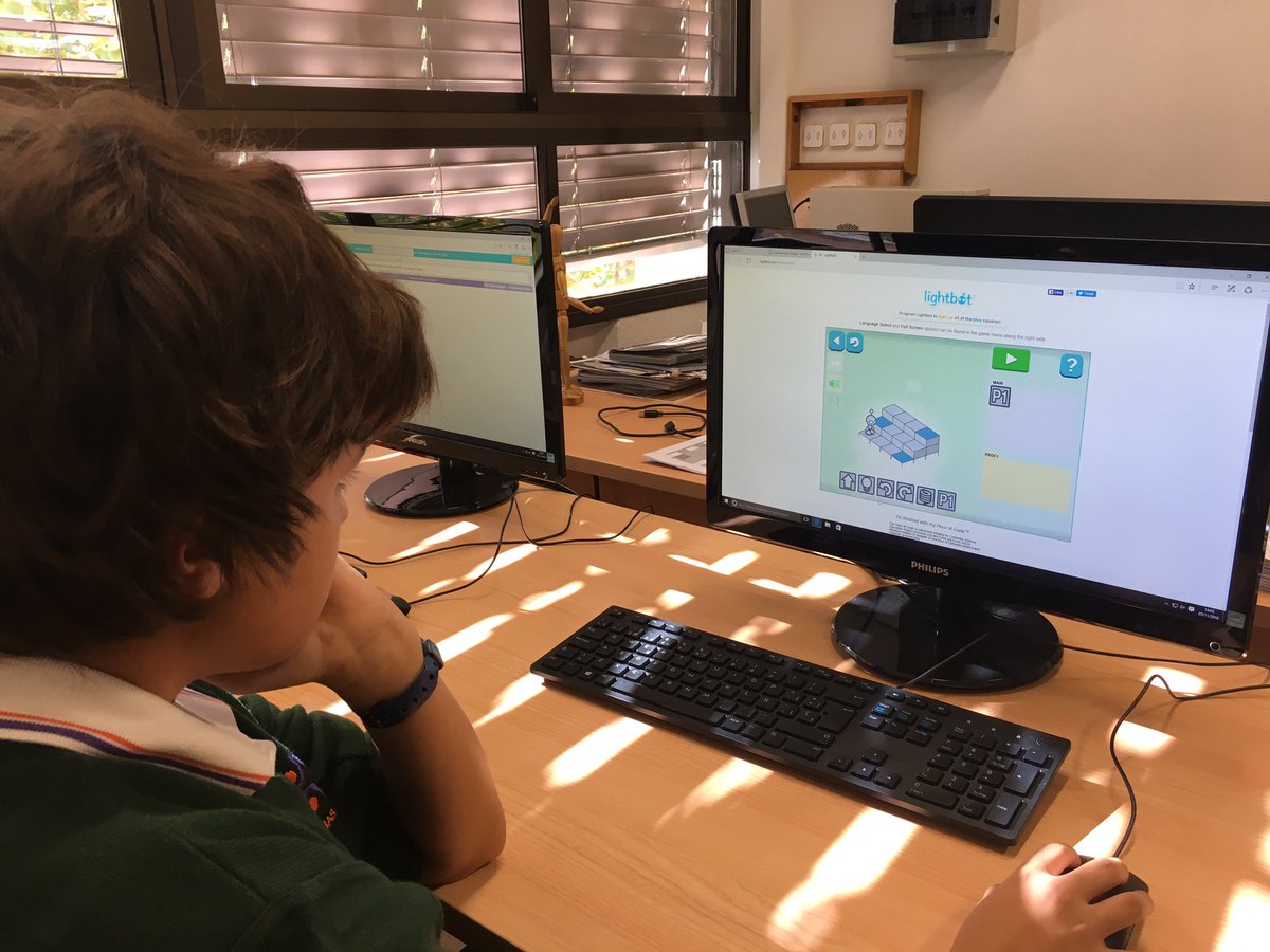 JesuitinaSa's tweet image. Un año más, nuestros alumn@s participan en la Semana Europea del Código. #codeweek2016 @cfiesalamanca