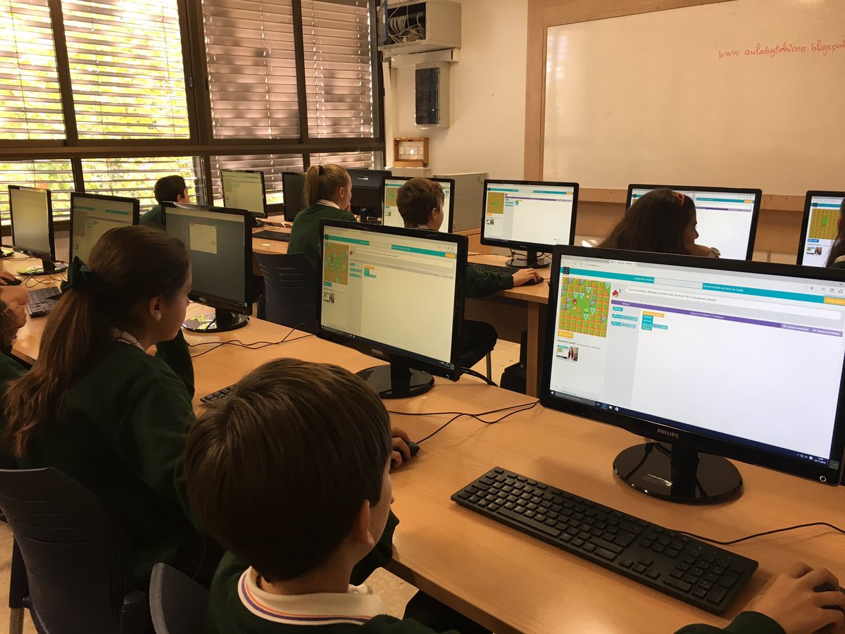 JesuitinaSa's tweet image. Un año más, nuestros alumn@s participan en la Semana Europea del Código. #codeweek2016 @cfiesalamanca