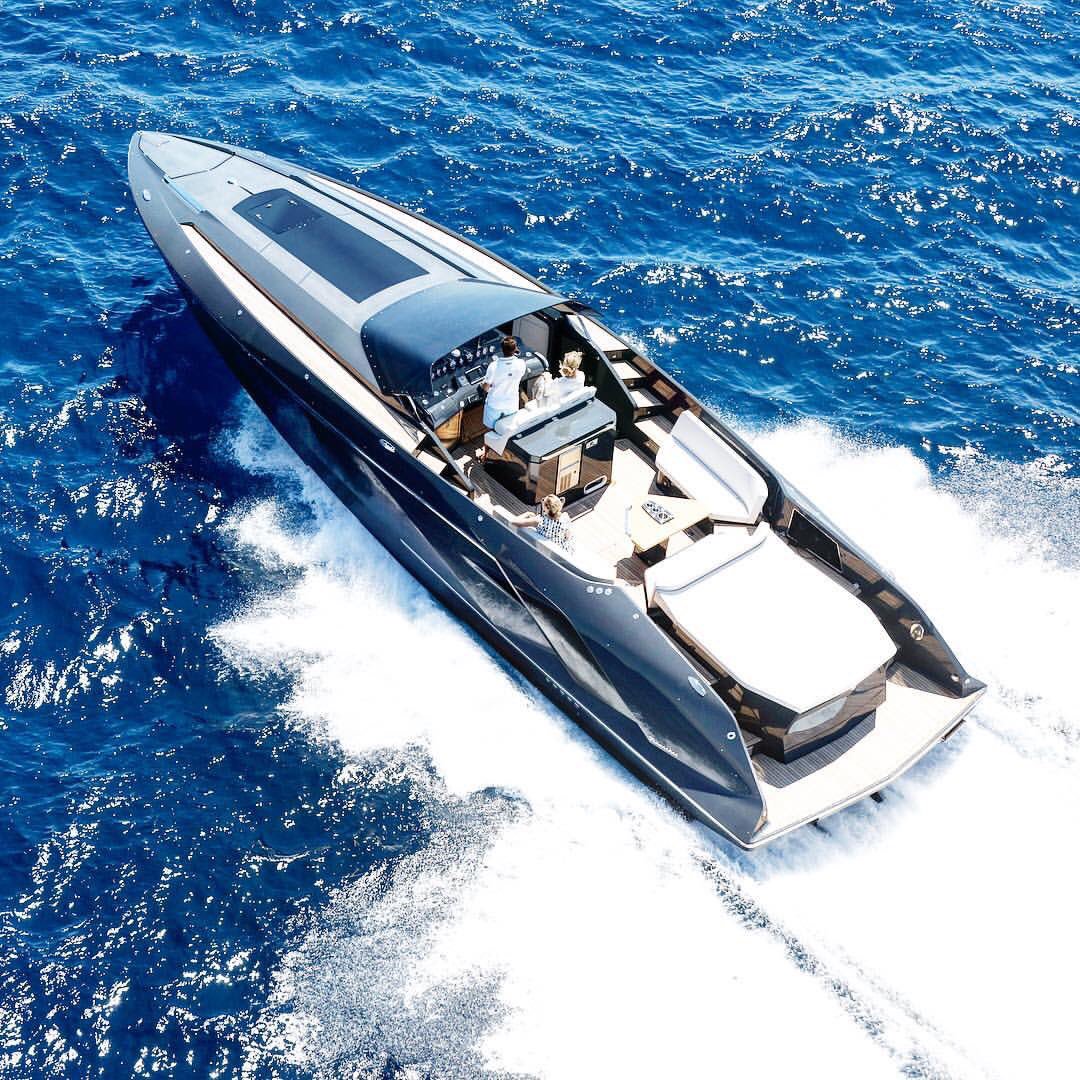Frauscher_Amer's tweet photo. When Power and style meet on the water Frauscher 1414Demon #46ft #Performance #Yacht #Handling #Miami #Austria #Quality #EngineersofEmotions https://t.co/oO3YoZZRiM