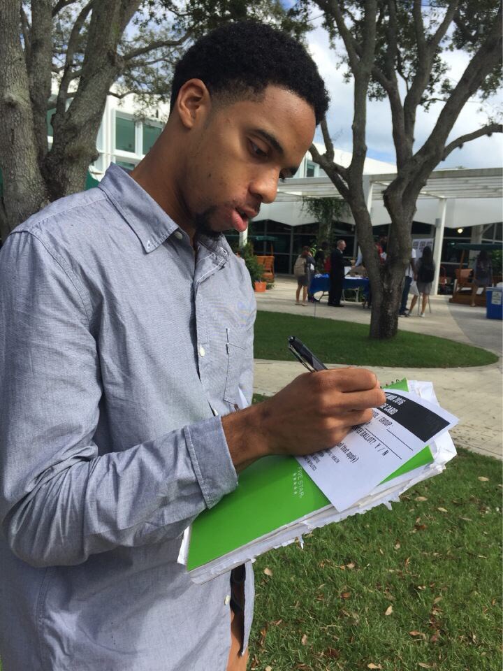 FlStuPwr's tweet photo. #UMStudentPower in full force signing pledge-to-vote cards the day before the election! #DisruptVoteDisrupt #FLStudentPower #VoteMob2016 https://t.co/V30ET1hKFz