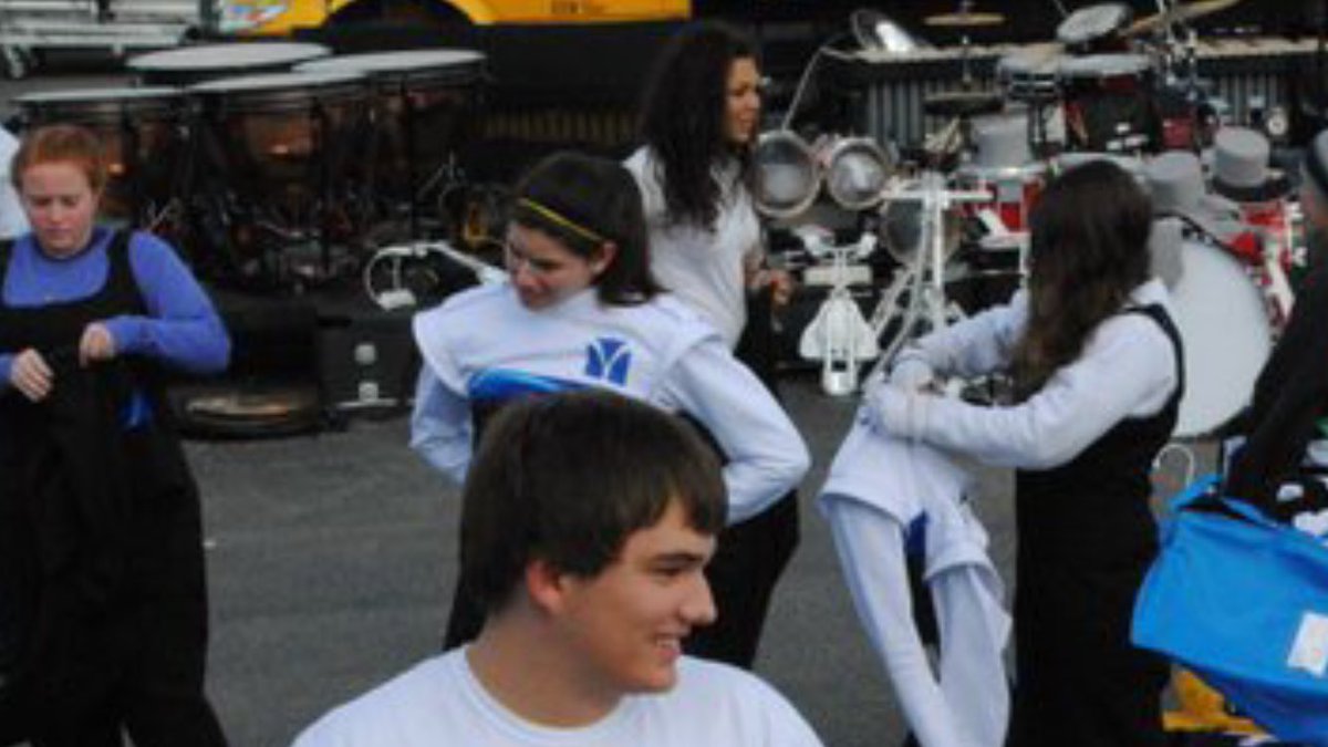 jenniferkildal's tweet image. #marchingbandproblems trying to zip up your own uniform 😂 throwback to 2010 😂😂👌🏻