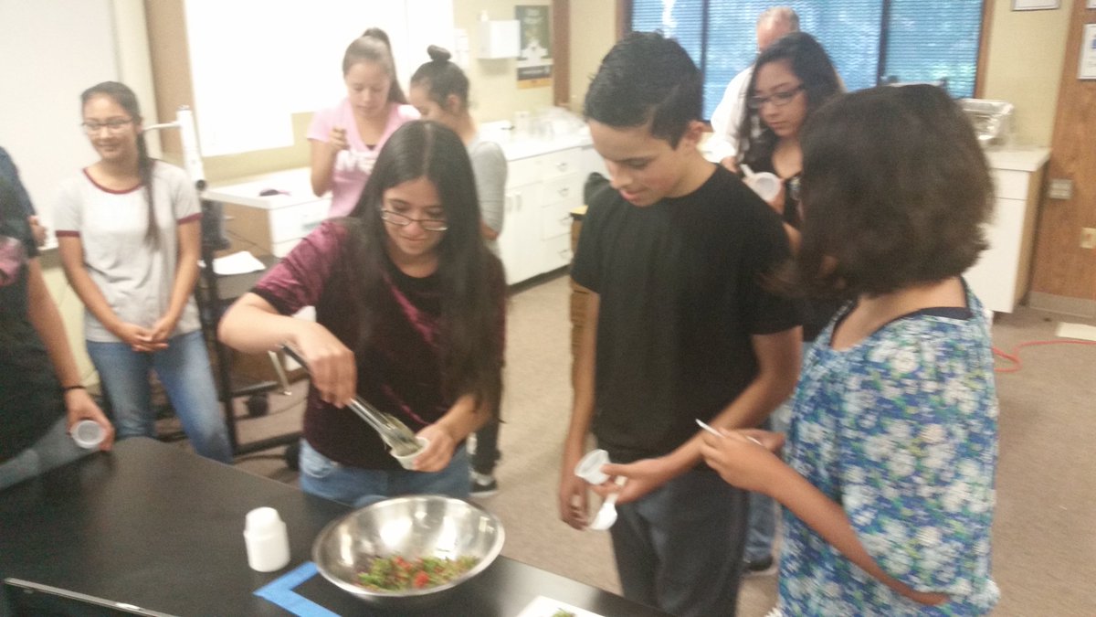 dmarkey4's tweet photo. VVA students appreciate Chef Matt's culinary skill! Thank you Art Institute! #aicasd @eenglished @vista_visions https://t.co/pNQGO8JOm3