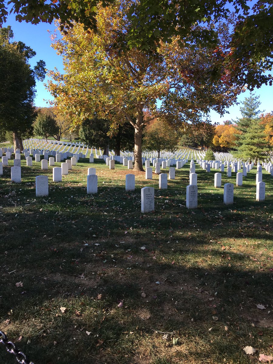 JenniferKinkoph's tweet photo. Arlington Cemetery and the Changing of the Guard ceremony #LEStoDC https://t.co/Nc6BMawhkS