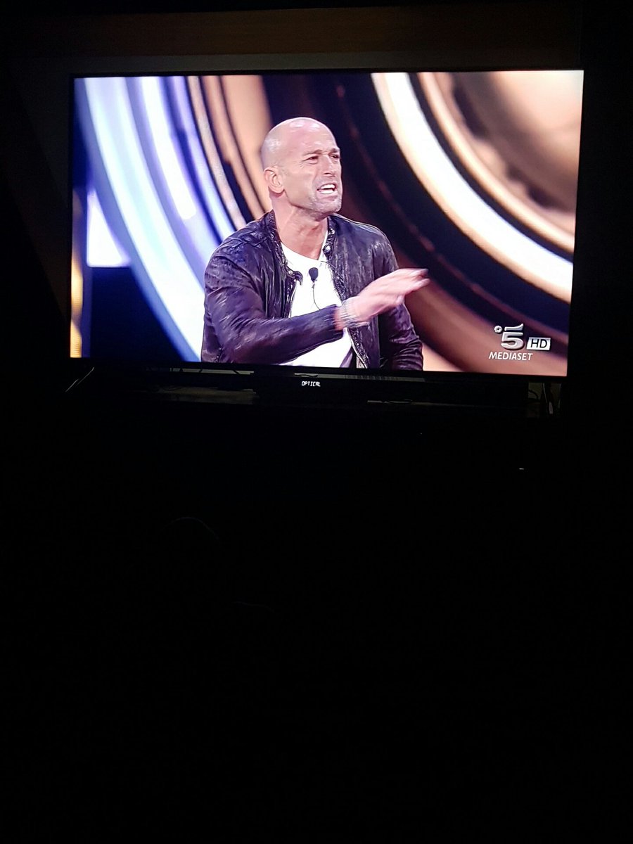 LilloAvarello's tweet photo. #GFvip https://t.co/UnNWMNoanN