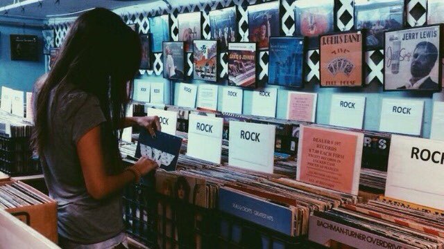 ashlyngdrall's tweet photo. mi incanto a guardarla. 
        🌹👭. https://t.co/HRhTQuUlkt