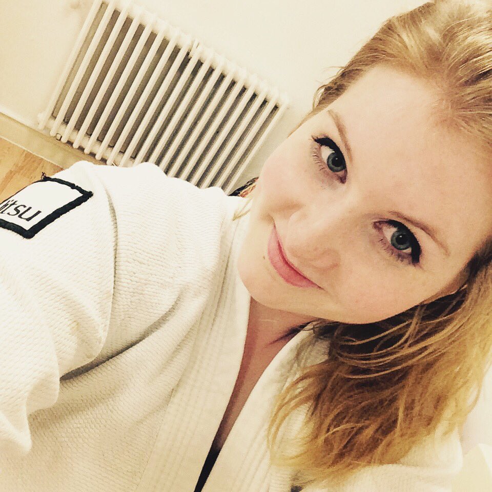 kirstyalexhall's tweet photo. When you've had a bad day but jitsu fixes everything ❤️ #lovejitsu #jitsulife #martialarts #selfdefense #thisgirlcan https://t.co/0DzxDwvxFd