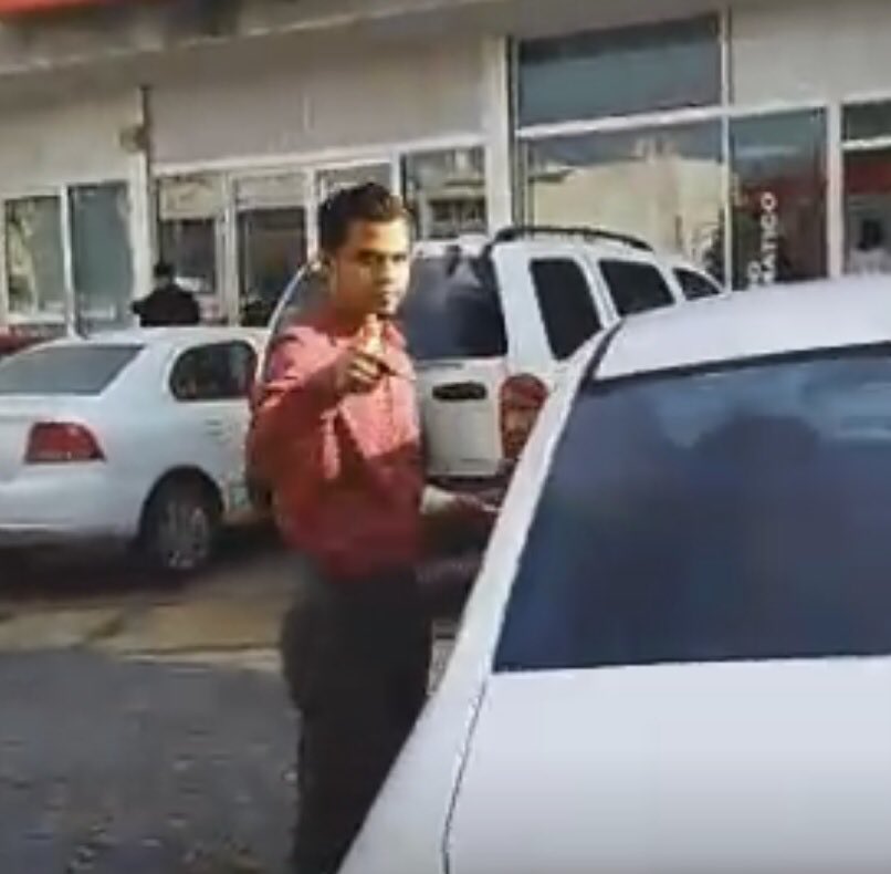 Ricardo_Alemi's tweet image. @SalvadorCaro @PoliciaGDL @FiscaliaJal Les exijo que inicien averiguación de este delincuente. @eduardorguez fue agredido injustamente.
