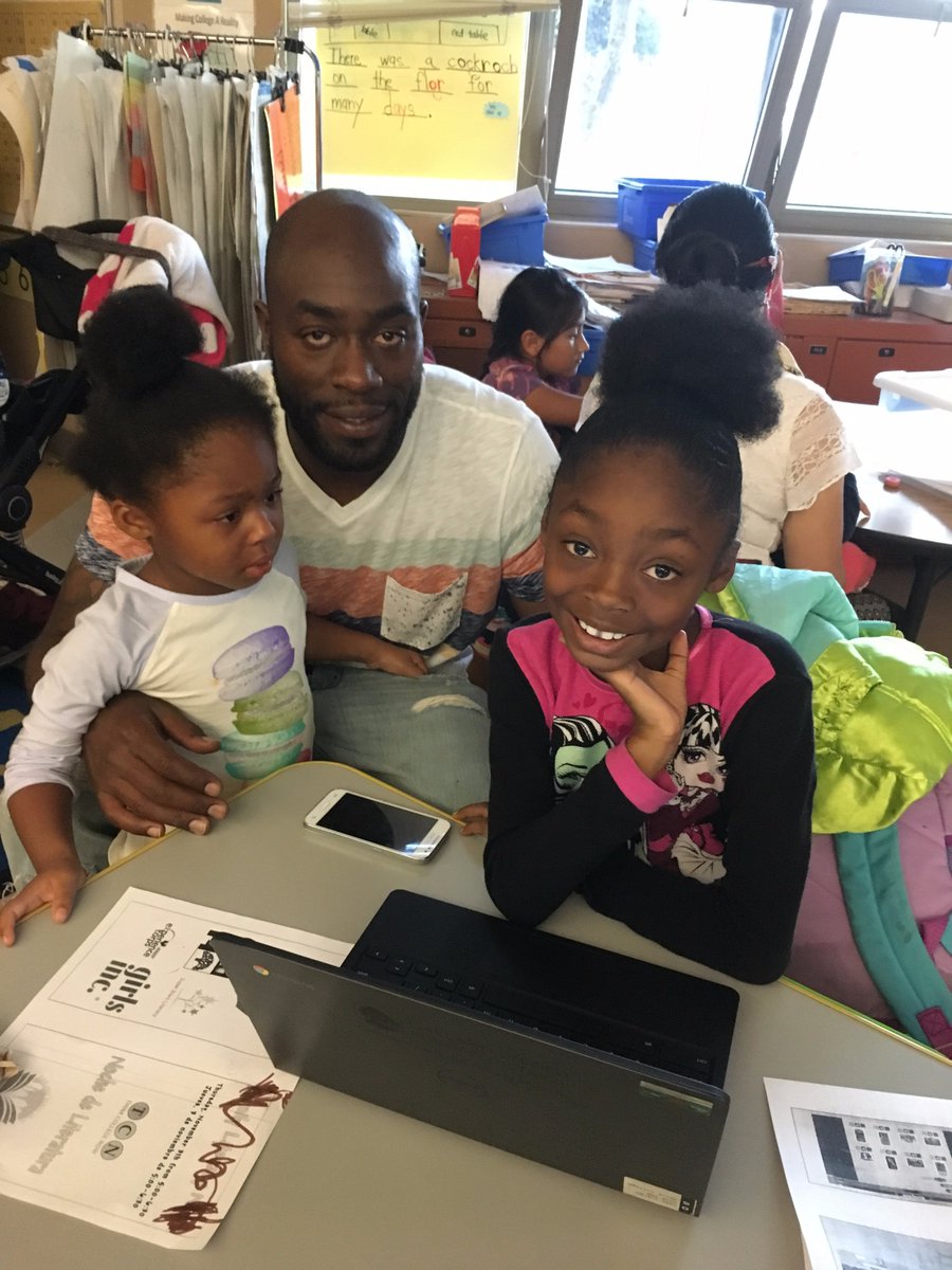 OaklandReads's tweet photo. Pics are in from the 1st #OaklandReads sponsored Family Reading Night of the school year at TCN. Check out #FamilyLiteracyMonth #theTCNway https://t.co/18pIPNqAjh
