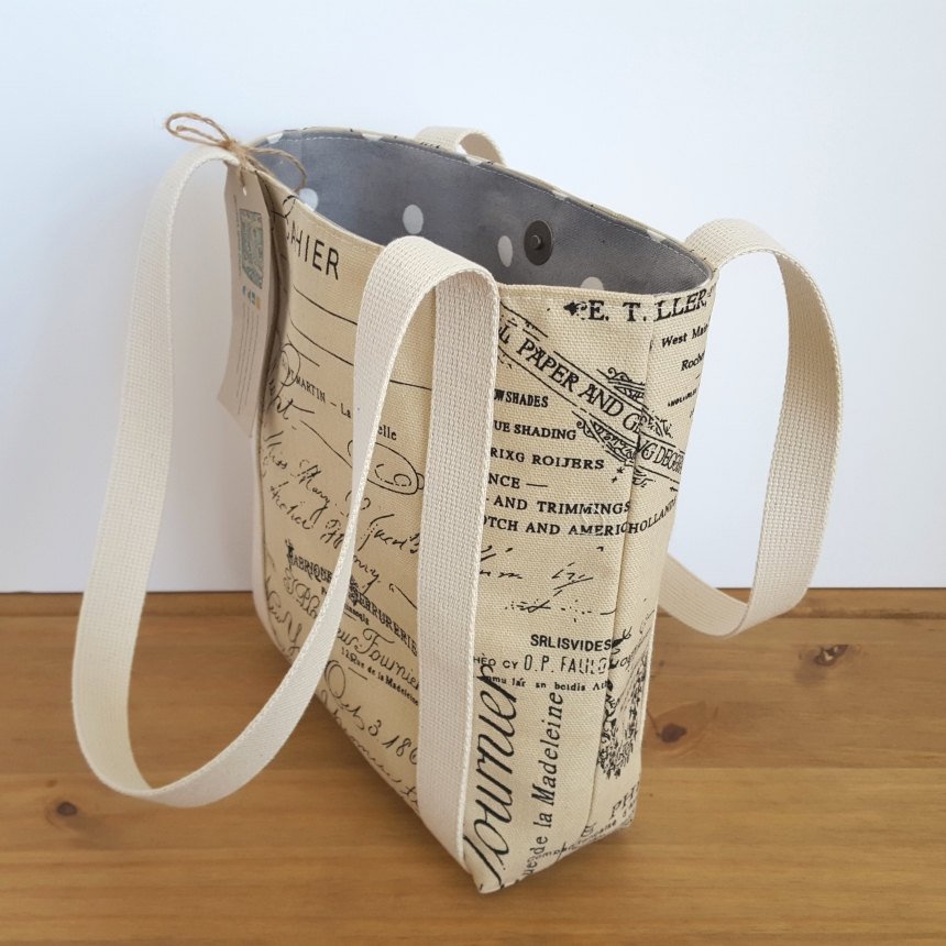 HectorsBags's tweet image. Canvas Tote Bag, Small Knitting Bag, Practical and Lightweight, Gift … etsy.me/2fwHUpi #craftbuzz #ZipPocket