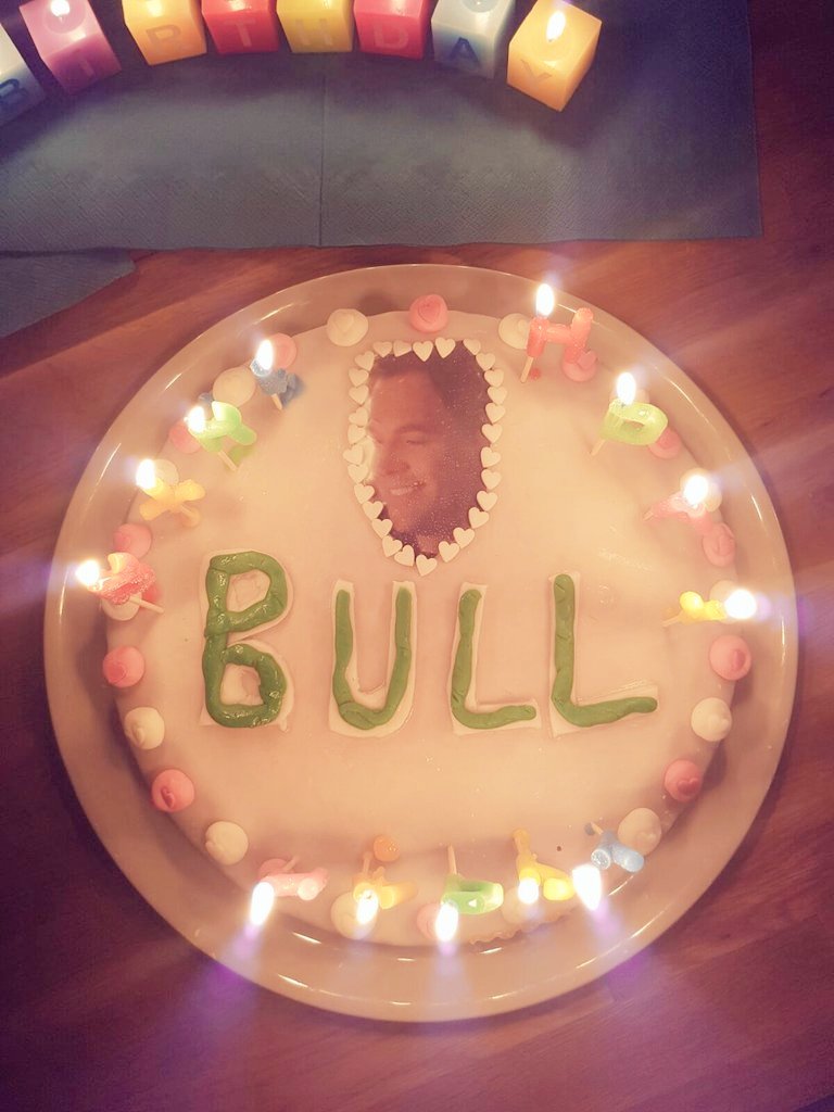 LaraPiezonka's tweet photo. @M_Weatherly  @BullCBS @Bull_Writers  I got this #bullcake to my birthday! (6th November) Made by my mom❤ #bull https://t.co/Y0pgJtMbe6