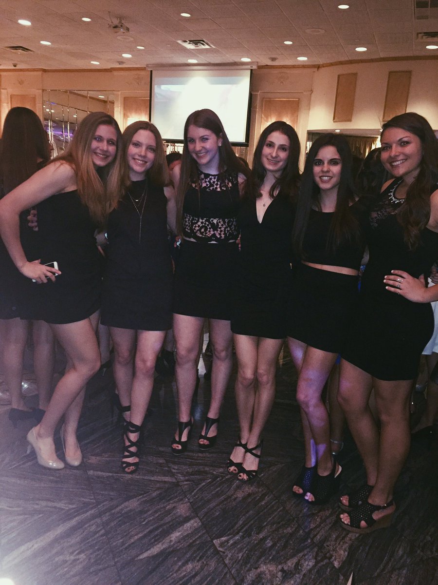 AnaleeJane's tweet photo. hbd erin!! i'm so happy we've gotten closer this year and congrats on passing your test!! 🚗🚕🚙💘🌞🎂@hartwellerinm https://t.co/2XVXV365AQ