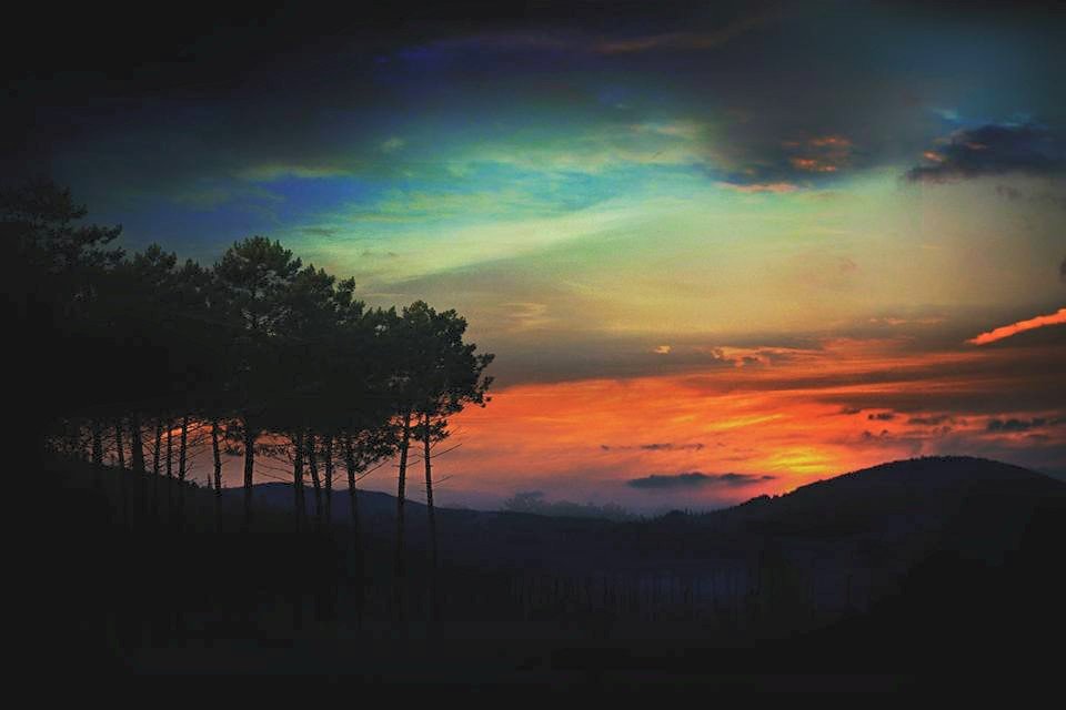 Patrimps's tweet photo. #artwork #sunset #sun #Amazing #beautiful #NationalGeographic #animalplanet #wyboryUSA #photography #photoshop #planetearth2 #poniedziałek https://t.co/ltNQn2M6QJ