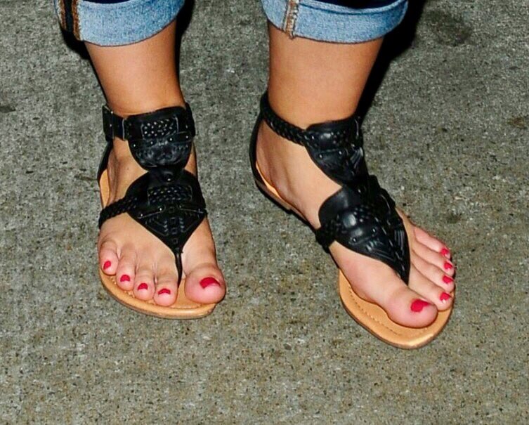 celebrity feet on Twitter: "Demi Lovato https://t.co/zk5JP0WLrm" / Twitter