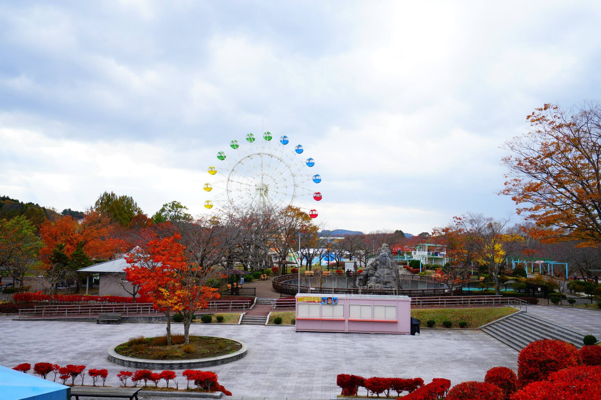 Visitはちのへ 晩秋の八戸公園 こどもの国は 紅葉 が綺麗でした こどもの国は 11月6日 日 で今期の営業を終了 青森県内の貴重な遊園地 来年春のオープンが今から待ち遠しいです こどもの国