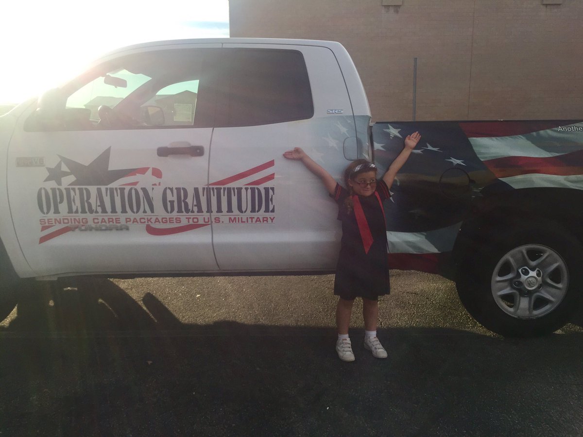 BettinaBush's tweet photo. Thank you, #CardenConejo families, for generously donating 322.2 lbs of #Halloween candy to our troops! @OpGratitude https://t.co/1cKaWngSBU