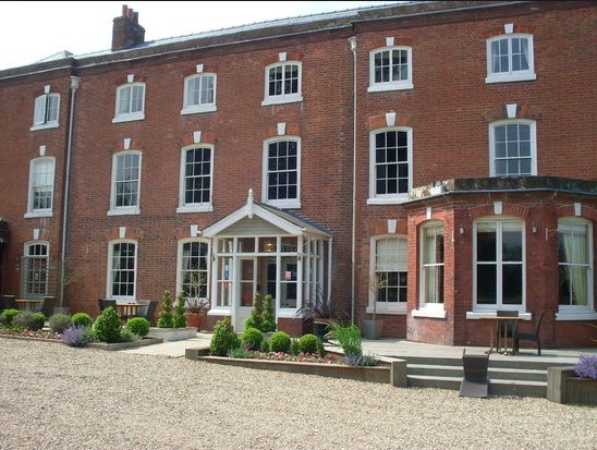 Chef <a href="/calmcdonaldchef/">Callum McDonald</a> praises high quality of #Herefordshire produce that helped <a href="/VerzonHouse/">The Verzon House</a> team win 2 AA rosettes tastethemarches.com/chef-callum-hi…