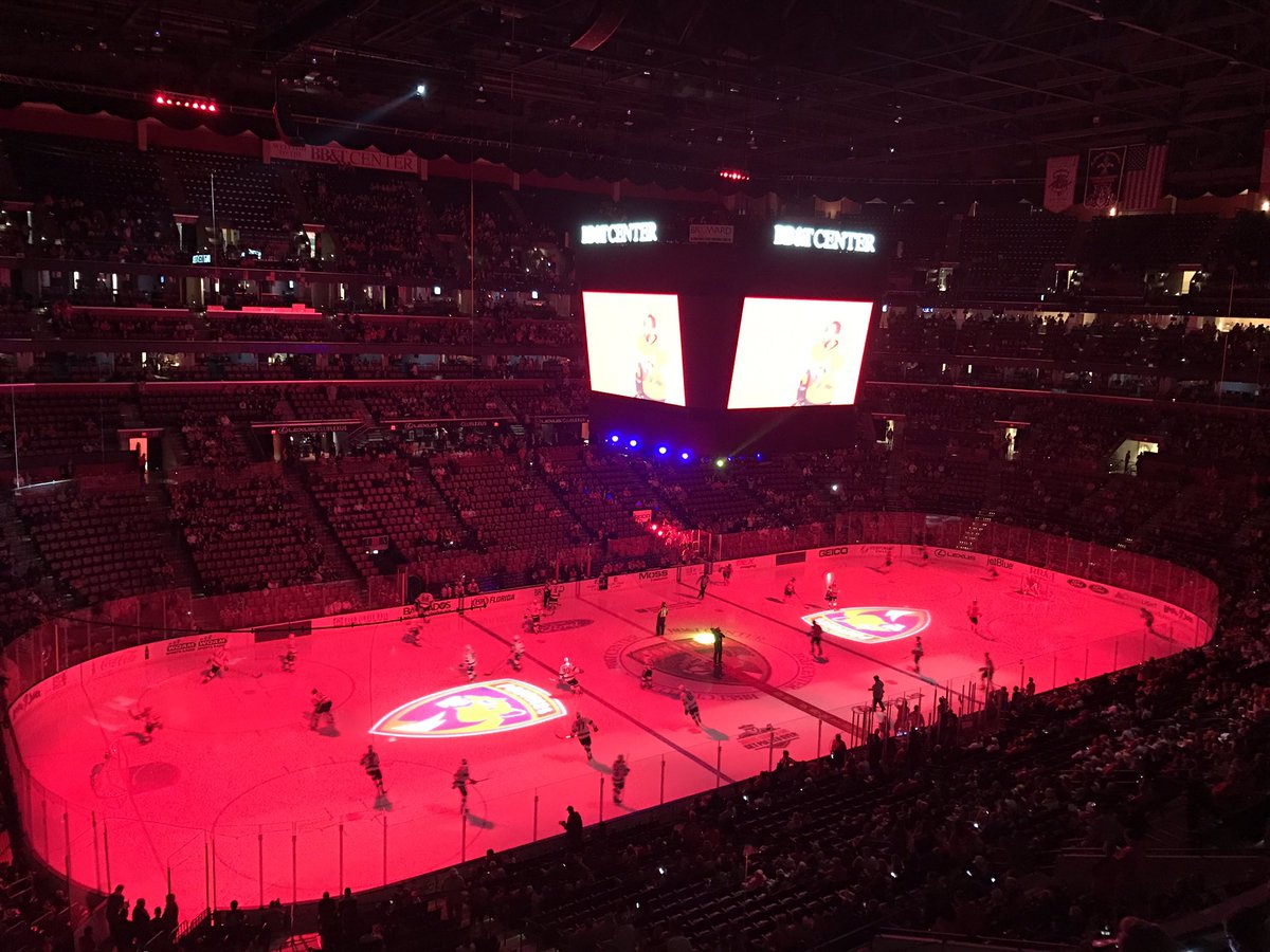 5ReasonsUTube's tweet photo. Getting ready for #faceoff #PanthersvsLightning #NHL #flapanthers https://t.co/dakdIWV4J4