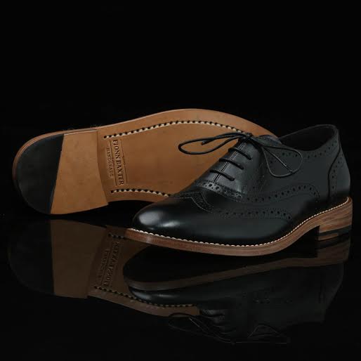 FionnBaxter's tweet photo. Black wingtip with natural edge trim.

#fionnbaxter
#indonesianwellmade
#godsavecraftsman https://t.co/uuLix261NC