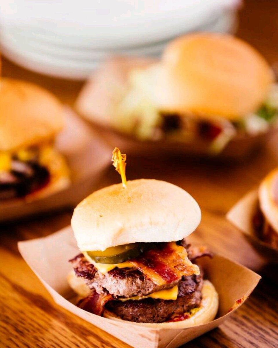 broncos_TO's tweet photo. Case of the #Mondays? Nothin' we can't fix it 🍔

#toreats #eater #burgersto #slider https://t.co/RiIw57G1Q1