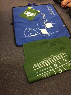 shoctober's tweet photo. Defib Mat class at a local high school, the children enjoyed the lesson learning about how to use a defibrillator to save lives. https://t.co/XhBwdEXZ0A