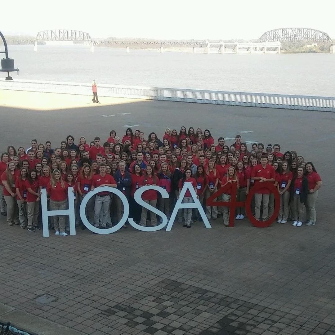 fcctc_hosa's tweet photo. Celebrating national HOSA week with a picture of all the KY officers and state officers! #joinhosa ❤️ https://t.co/Blkx68teYm