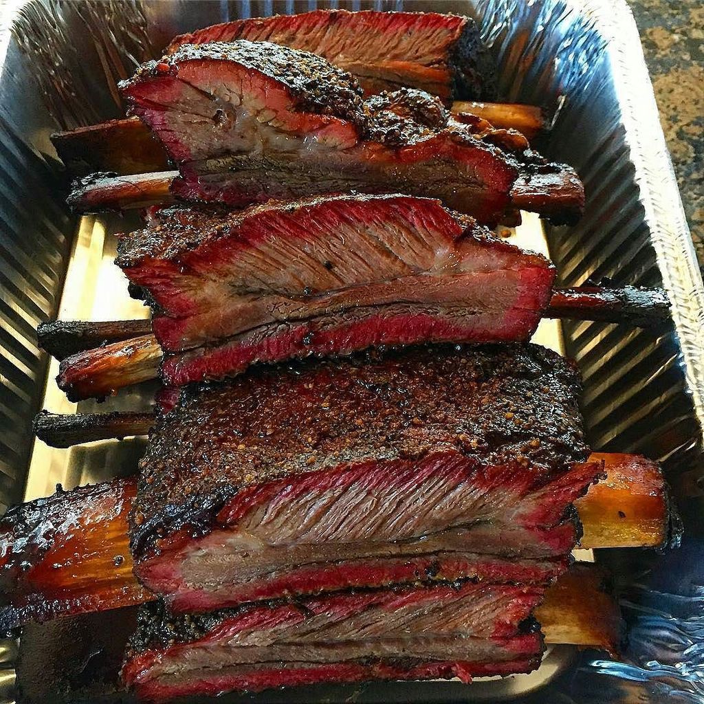 Smoke ring fo' days, yo!
Pic and wicked beef ribs courtesy of @zillas_pit_bbq -  When she … ift.tt/2ePNgbG