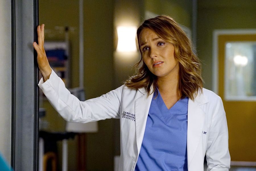 Her face tells all 😬😬😬 #GreysAnatomy <a href="/camilluddington/">Camilla Luddington</a>, this finale will be sick