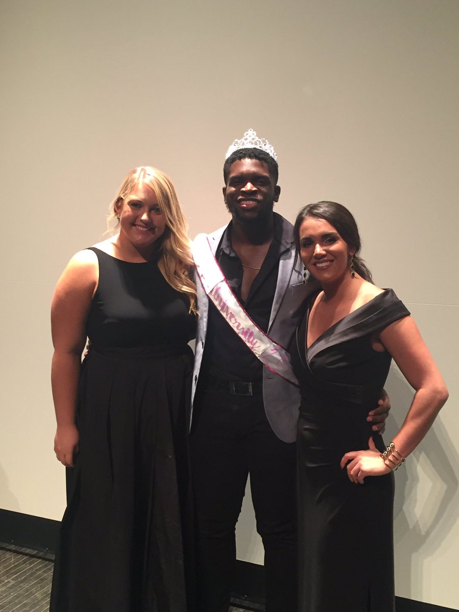 PhiDeltOU's tweet photo. just a man and his princess tiara.
#MrUniversity #RollDeVaughn #WeWonSomething https://t.co/BH8jpwfeK1