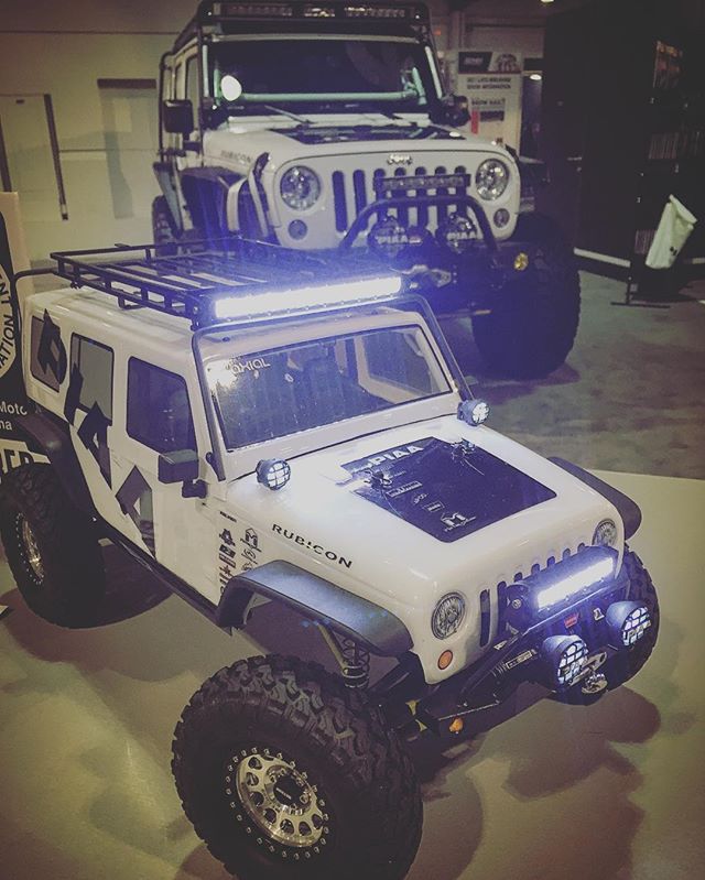 hobbypeople's tweet photo. PIAA representing us at #SEMA2016 with a custom built SCX10 #PIAA #SCX10JK #SCX10 #AXIALSCX10 #Vanquish #MethodRacing π·: @axialracing https://t.co/3O3Q5tNwsC