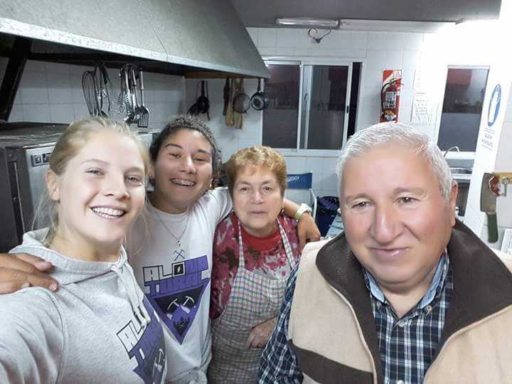 arafernandezm's tweet photo. El que no conoce a Dios a cualquier santo le reza. ¡los mejores cocineros du mundo! #Iderturrrrrrrrr #Chupe #Dilmi 🍝🍕🍖🍲🍞🍞🍟 https://t.co/LNVBJSOqLd