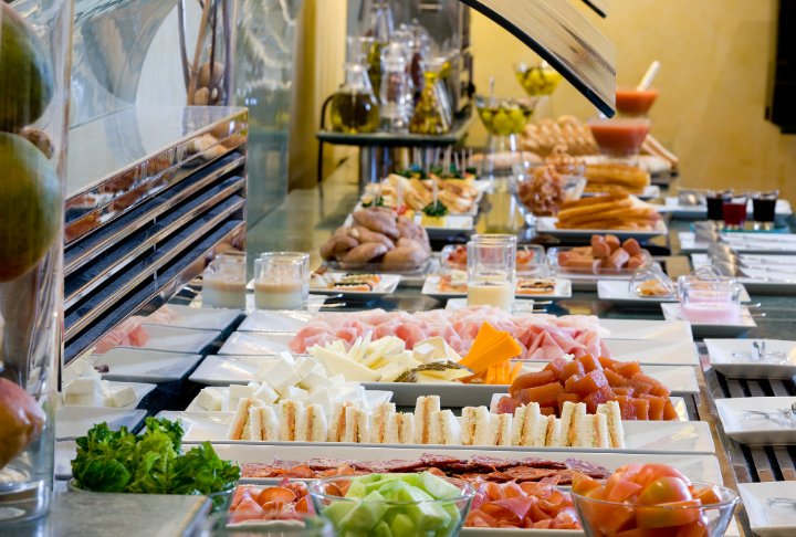 arafernandezm's tweet photo. El que no conoce a Dios a cualquier santo le reza. ¡los mejores cocineros du mundo! #Iderturrrrrrrrr #Chupe #Dilmi 🍝🍕🍖🍲🍞🍞🍟 https://t.co/LNVBJSOqLd