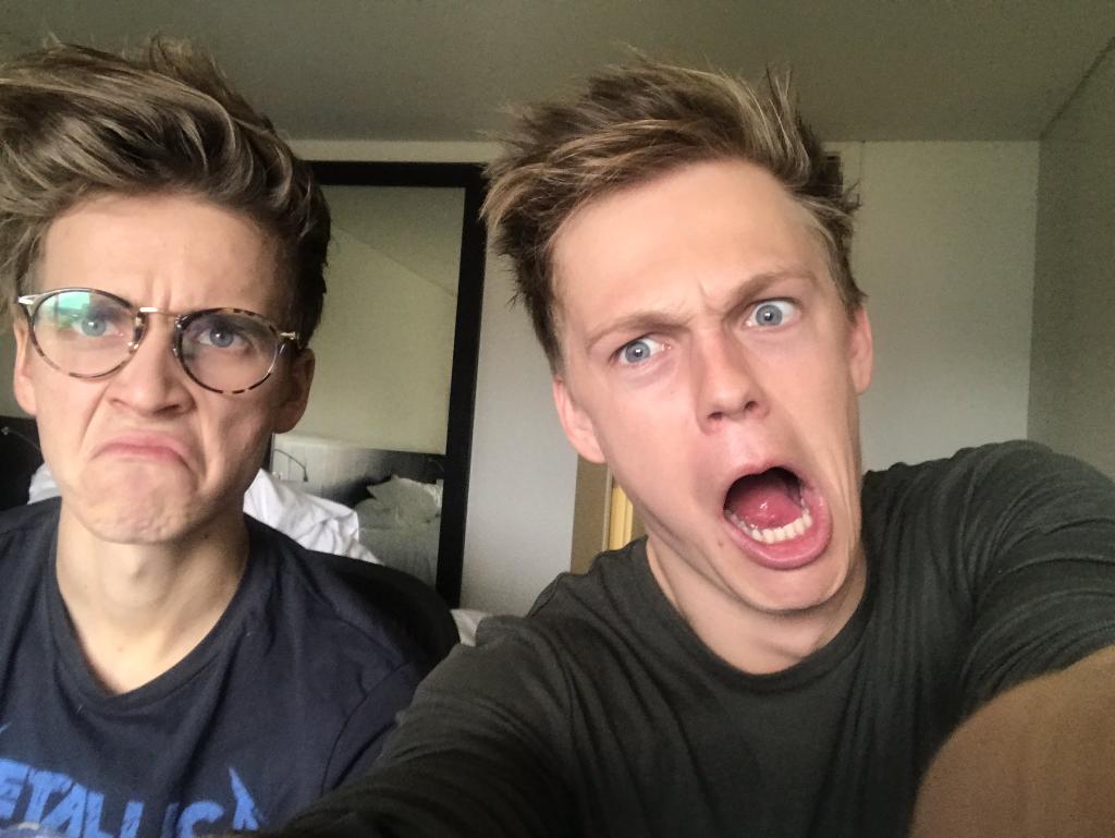 MiksTweeets's tweet photo. Why do school work when you can watch these two live @Joe_Sugg @Caspar_Lee https://t.co/wPRXSVSHDw