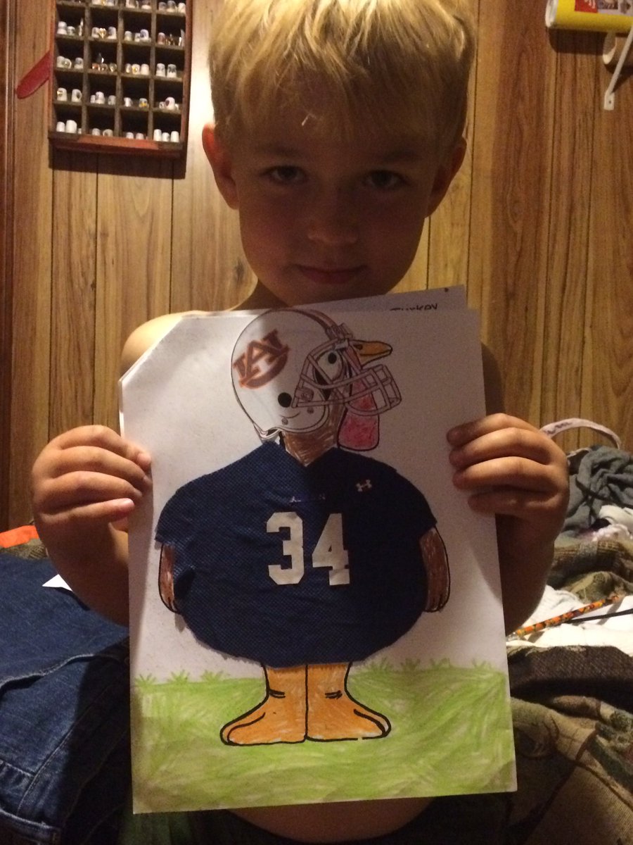 am_brock's tweet photo. Tom the Turkey is Bo Jackson! War Eagle! @BoJackson https://t.co/yZxAWAEOaJ