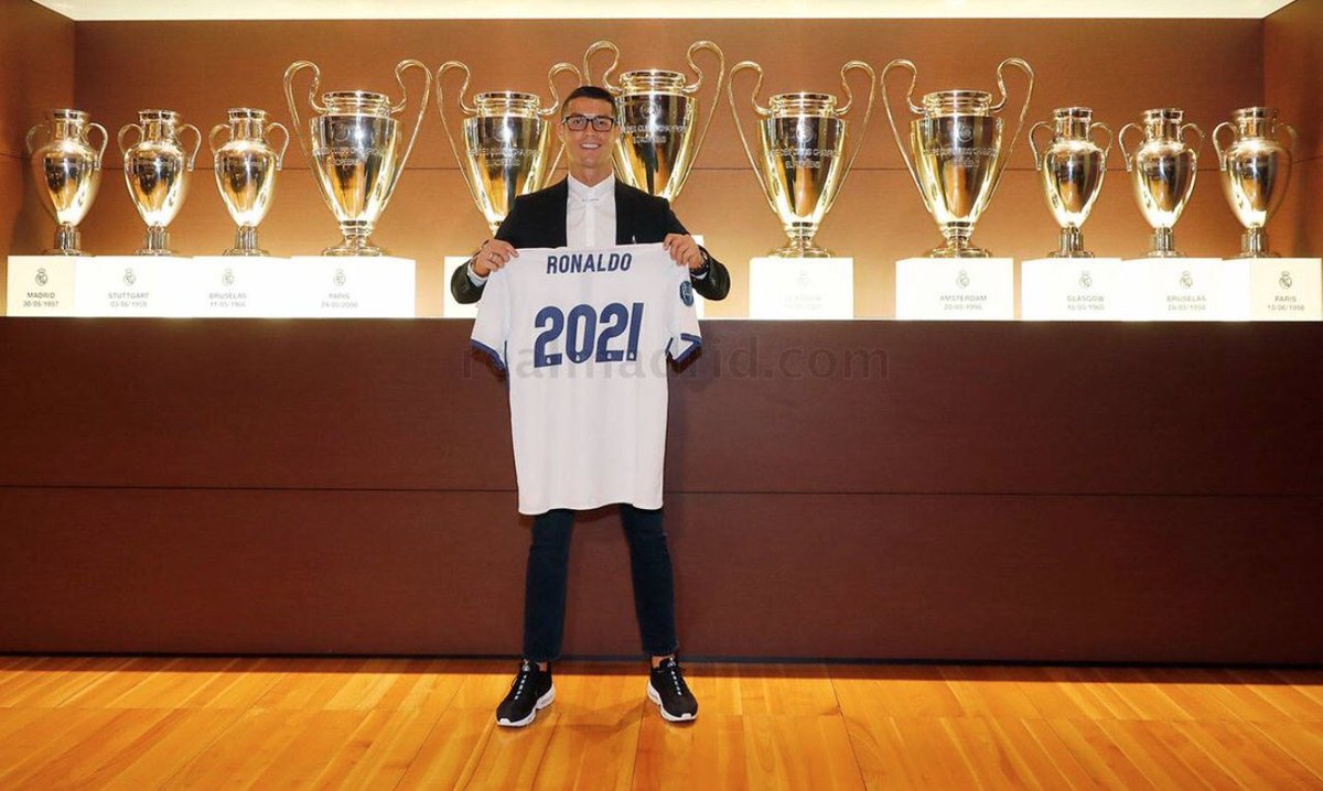Mundialistas's tweet photo. Cristiano Ronaldo renovó con el Real Madrid hasta el 2021 https://t.co/2QdqYOjUME