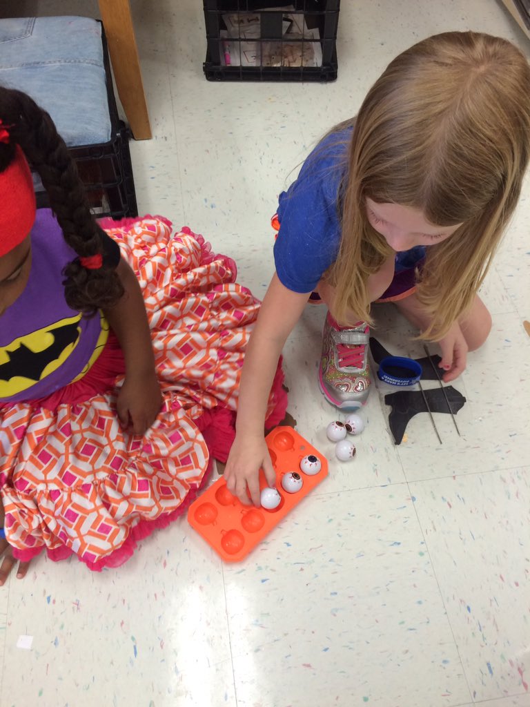 mrsleticiaberry's tweet image. Forgot to post some Halloween fun and learning! #bcolestrong #hauntedhomestation #spookymath #mysterytubsusing5senses