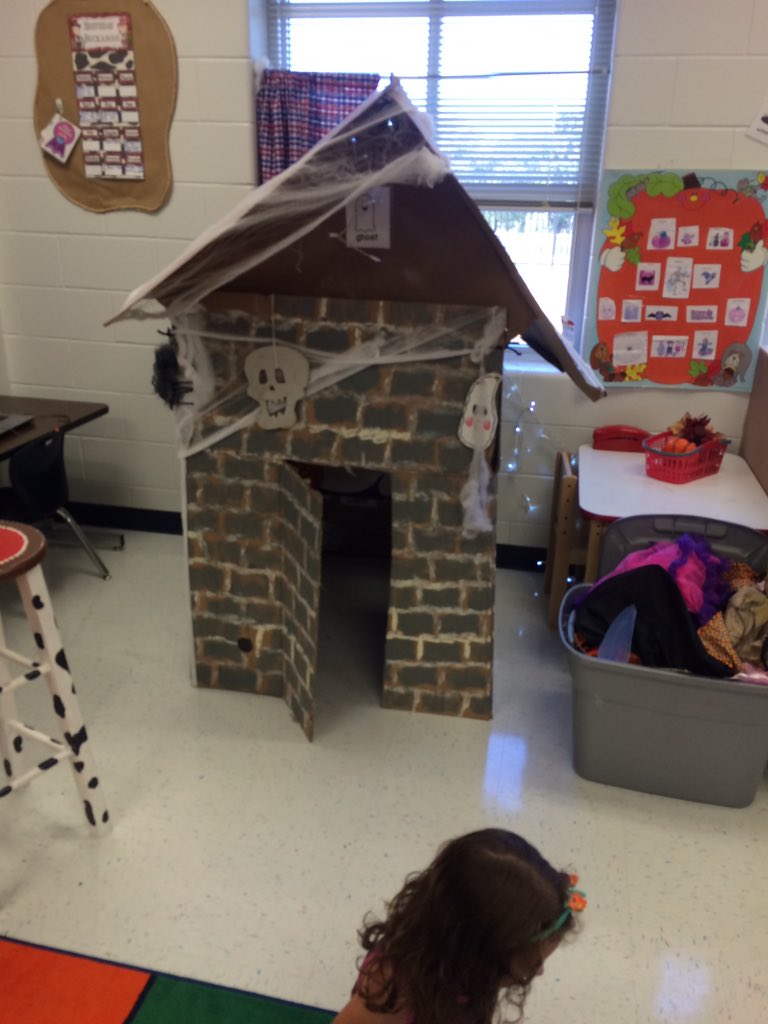 mrsleticiaberry's tweet image. Forgot to post some Halloween fun and learning! #bcolestrong #hauntedhomestation #spookymath #mysterytubsusing5senses