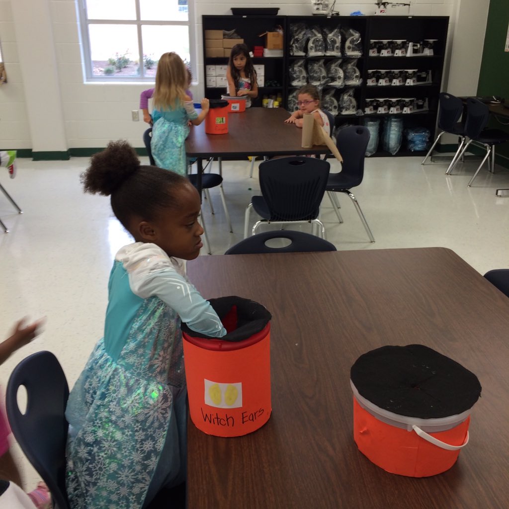 mrsleticiaberry's tweet image. Forgot to post some Halloween fun and learning! #bcolestrong #hauntedhomestation #spookymath #mysterytubsusing5senses