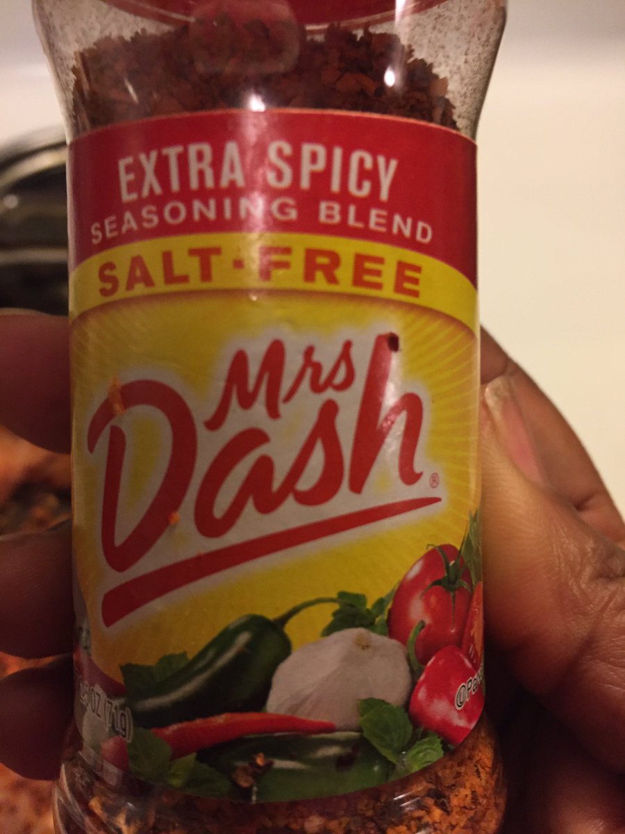 StephaneeMalan's tweet photo. Trying my hand at less #salt in my #diet & I had to hit my #turkeycutlets with that @mrsdash #spicy & last min #mealprep too 😬🙃 https://t.co/ExEbaeqkrr