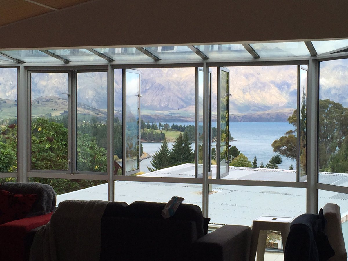 thriftyfamilyt's tweet photo. We used #bookabach to book this house with a view of #theremarkables in #Queenstown saved us a fortune #familytravel #budgettravel https://t.co/mX5RkHMsmZ