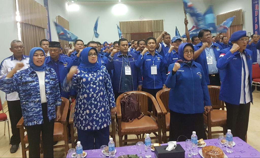 andi_timo's tweet photo. Semangaaat!!!!pembukaan musda PD prov.Jambi @SBYudhoyono @hincapandjaitan @PDemokrat #kerjapartai https://t.co/mhVfJJDido
