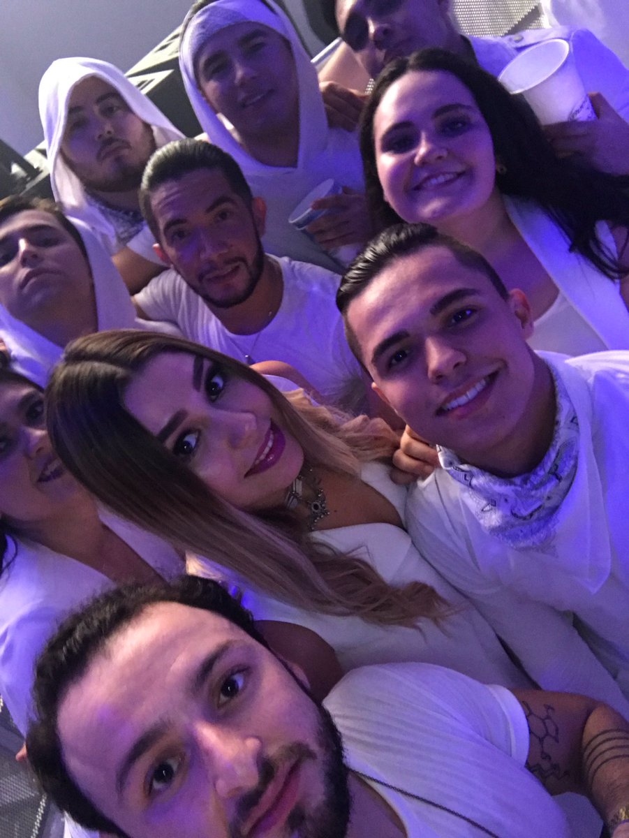 ClarisaBringas's tweet photo. Mi segunda familia ❤️ https://t.co/hsam1ArxcY