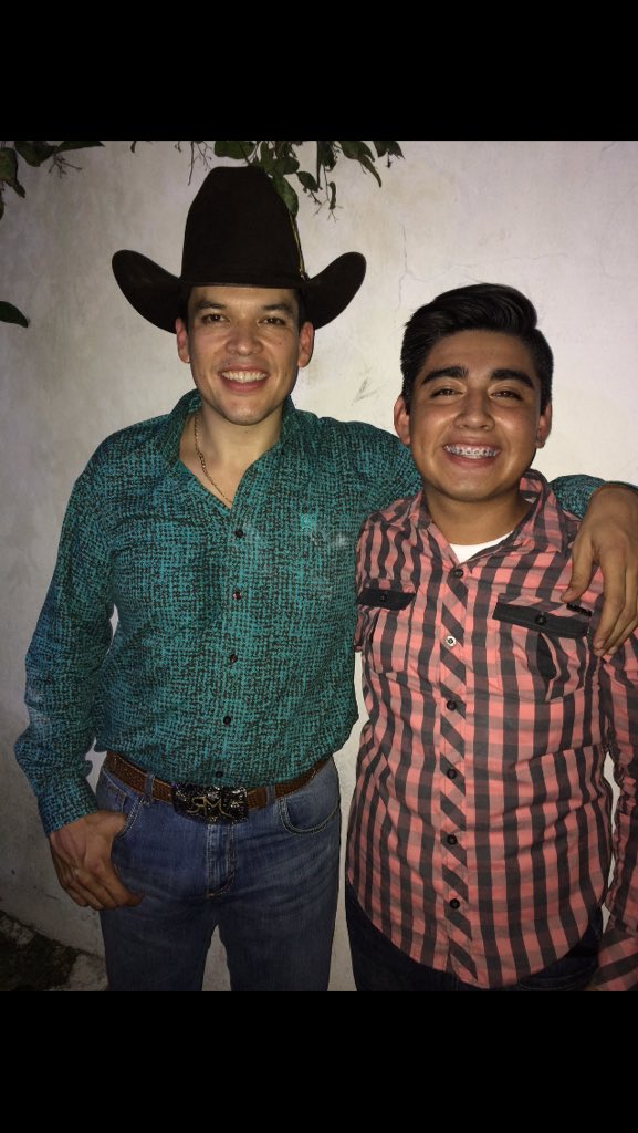 riky_aldair's tweet photo. Con el Penco Leandro Rios Viejo! 🐴😎 @LeandroRiosMx https://t.co/jNUhU9PTOw