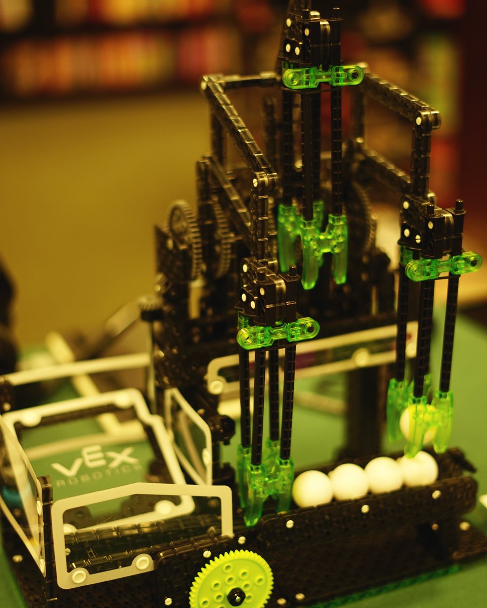 BNOtayRanch's tweet photo. @VEXRobotics's Pick &amp; Drop is SO COOL! A definite must-buy for your #maker this holiday! @BNBuzz #BNMake2016 #omgrobots https://t.co/oABQ2UoKhO