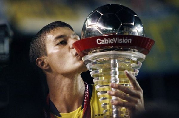 Fichajesdefpc_'s tweet photo. 🎂 ¡FELIZ CUMPLE, @sebabattaglia5! 🎂

Con la Azul y Oro 💙💛💙:
✔ 313 partidos
⚽ 24 goles
🏆 17 títulos
🏅 El más ganador de la historia de Boca https://t.co/ubHarBpTLG